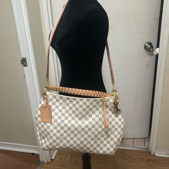 Louis Vuitton Handbags - 2️⃣8️⃣0️⃣0️⃣ gently used authentic Louis Vuitton bag